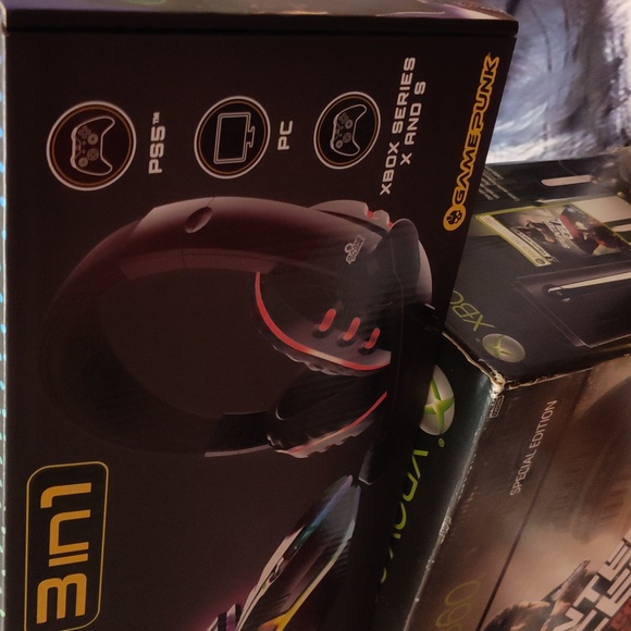 Special Edition Tom Clancy Splinter Cell Xbox with Riot Squad Gaming Accessories - Picture 9 of 9